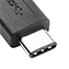 Zbliżenie czarnego złącza USB-C kabla od tyłu